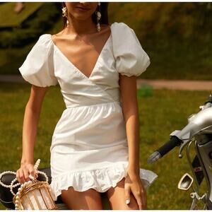 Alamour The Label Andrey Mini V-Neck Low Back White Dress Small NWOT